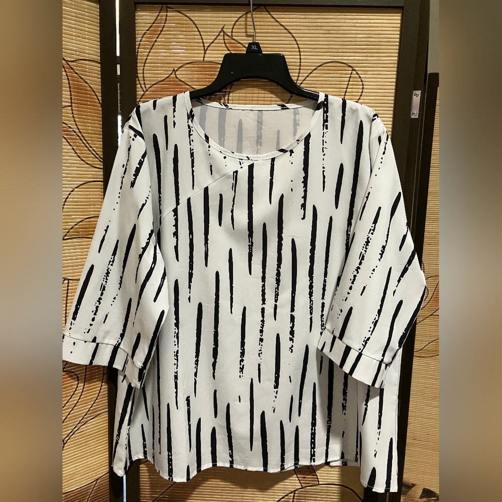 White Black Brushstroke Abstract Blouse | 2XL | 3/4 Sleeve | Lightweight